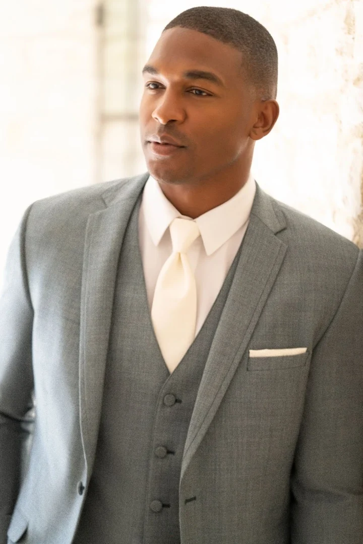 traje claro para noivos